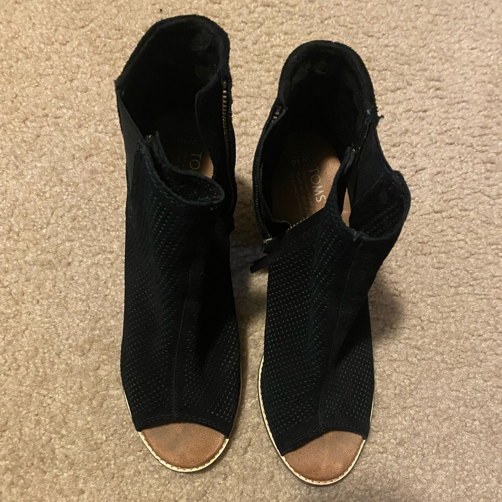 Women’s Toms black suede open toe booties